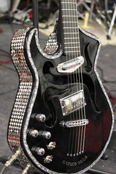 Jinxx with Evaline Steampunk Guitar